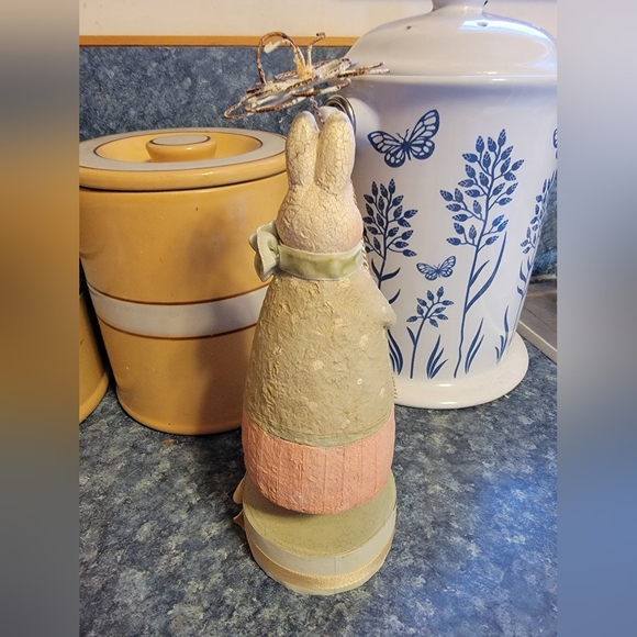 Amscan Resin Rabbit Statue Figure - Picture 3 of 7